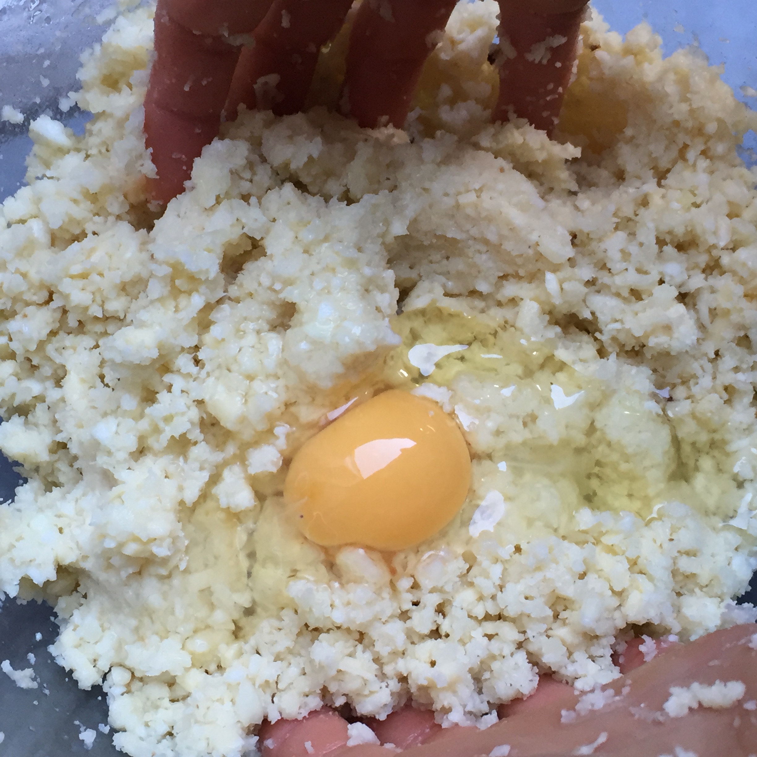 Mixing the egg into the cauliflower rice